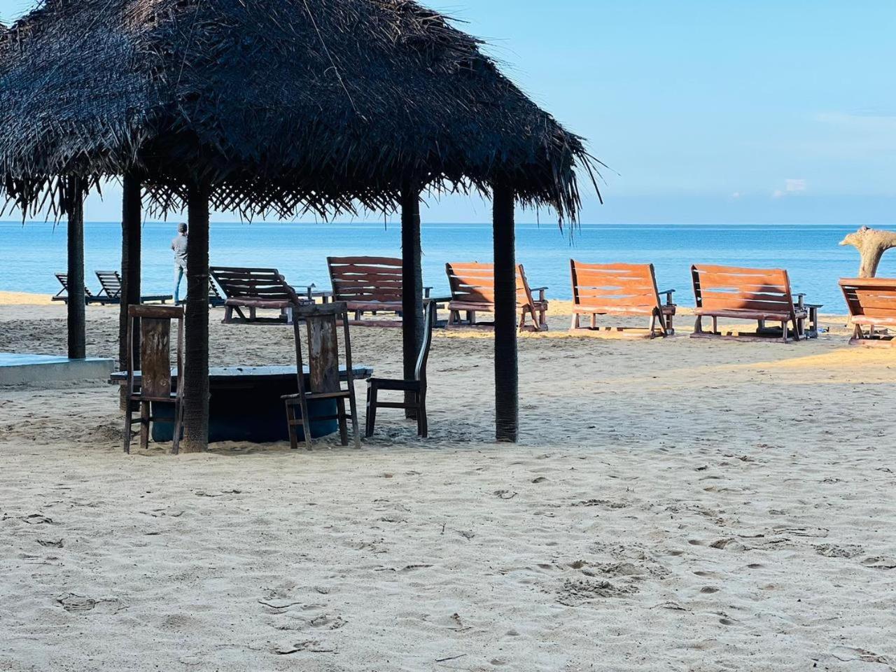 Omeesha Beach Hotel Kalpitiya Exterior foto