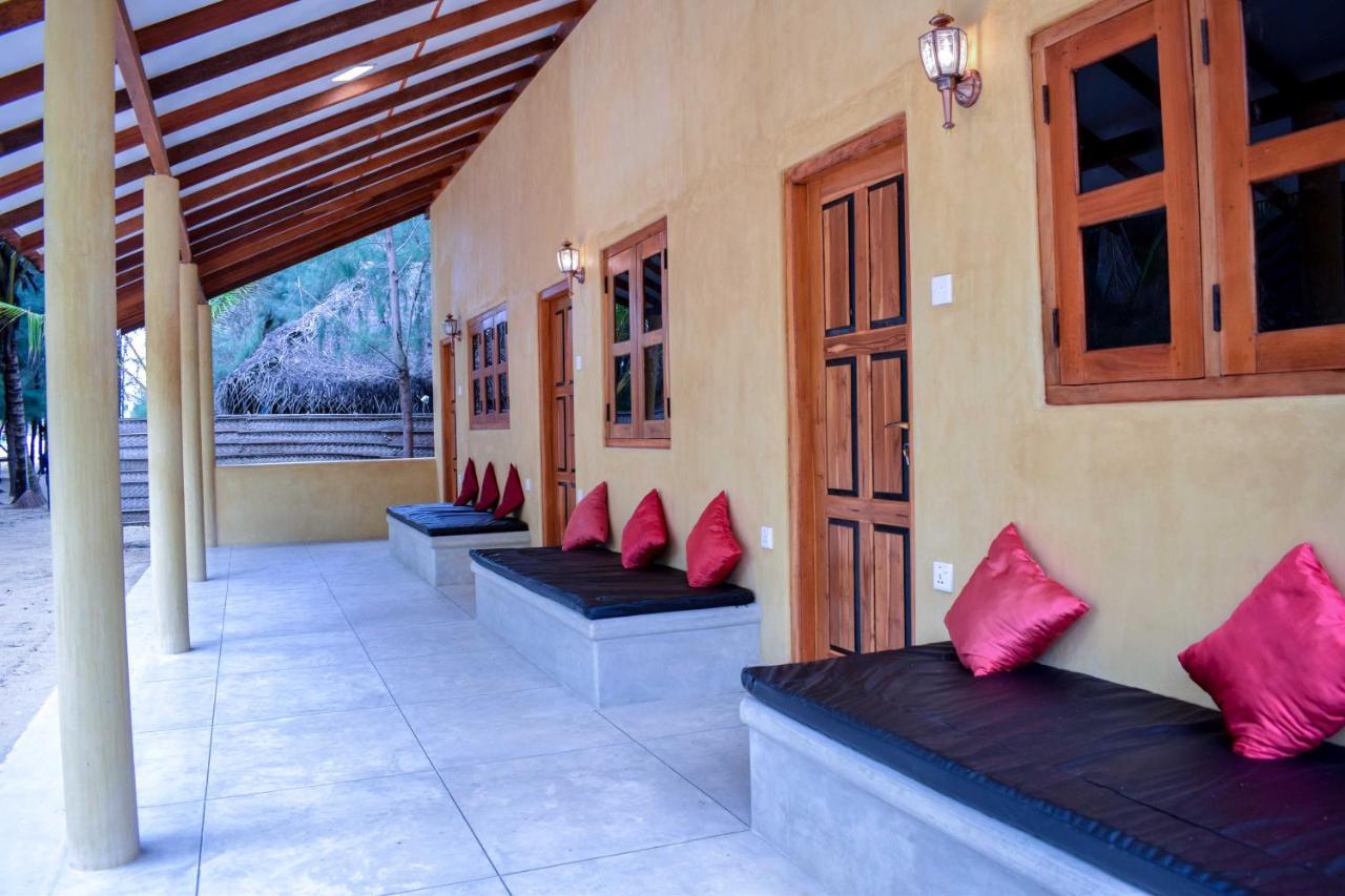 Omeesha Beach Hotel Kalpitiya Exterior foto