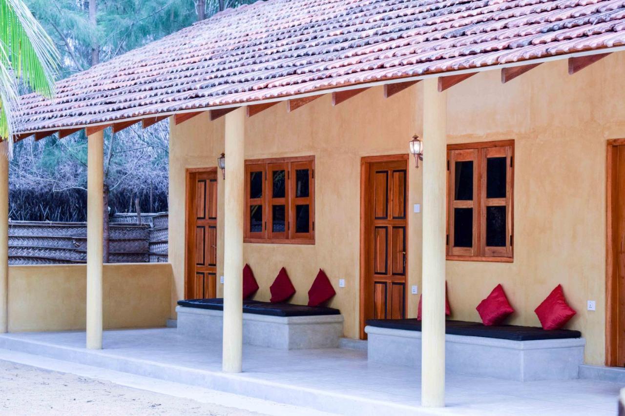 Omeesha Beach Hotel Kalpitiya Exterior foto