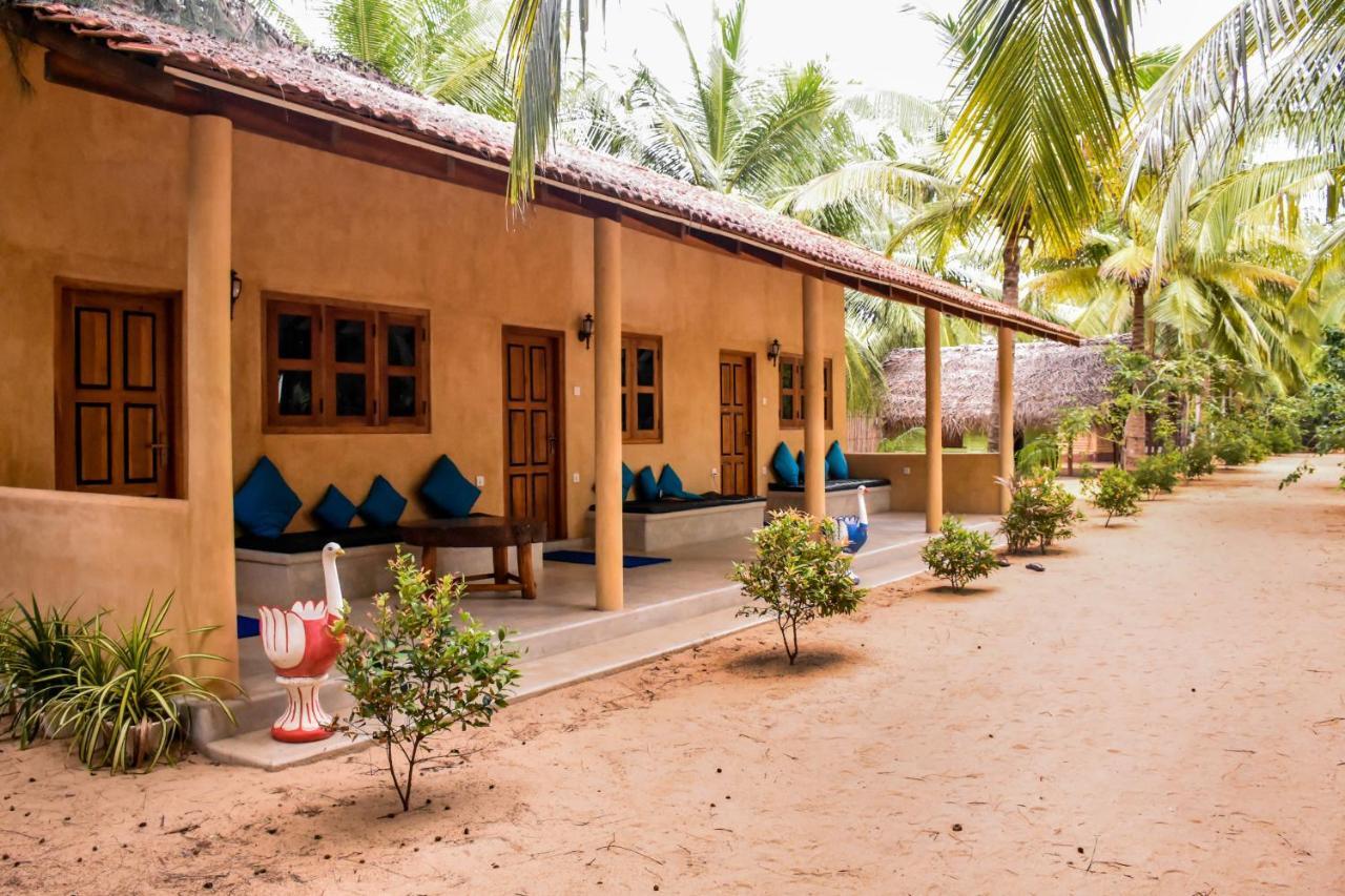 Omeesha Beach Hotel Kalpitiya Exterior foto